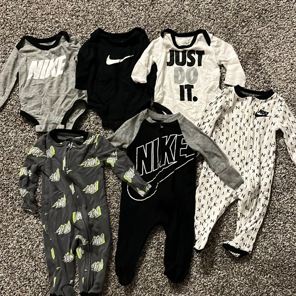 Lot of EUC 3M Nike - 3 long sleeve onesies and 3 long sleeve footed sleepers